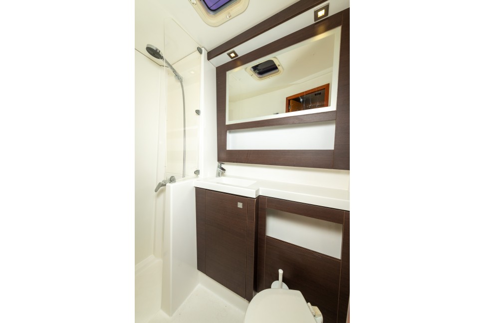 Helia 44 White Cloud 19 head