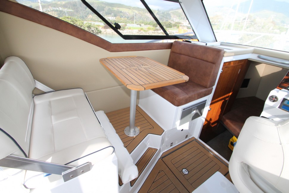 Herley 6 Saloon port