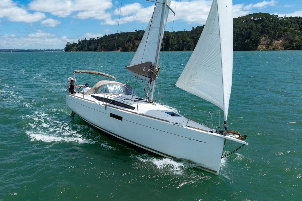 2016 | Jeanneau 349 image