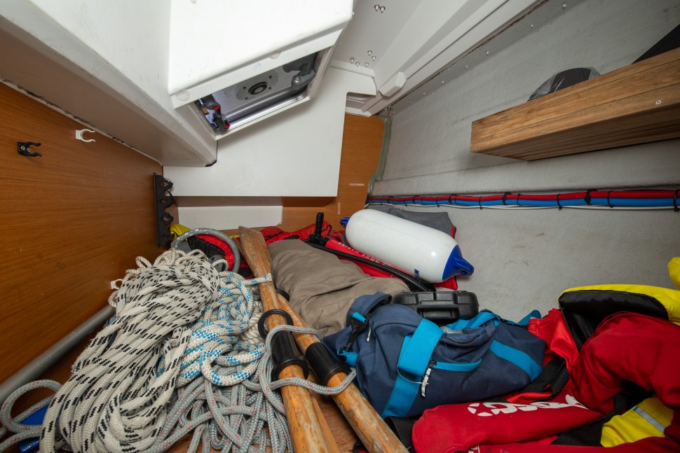 Jeanneau 349 20 Storage Locker