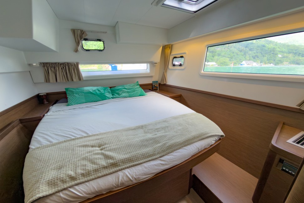 LAGOON 42 OWNER 3CABINS 49