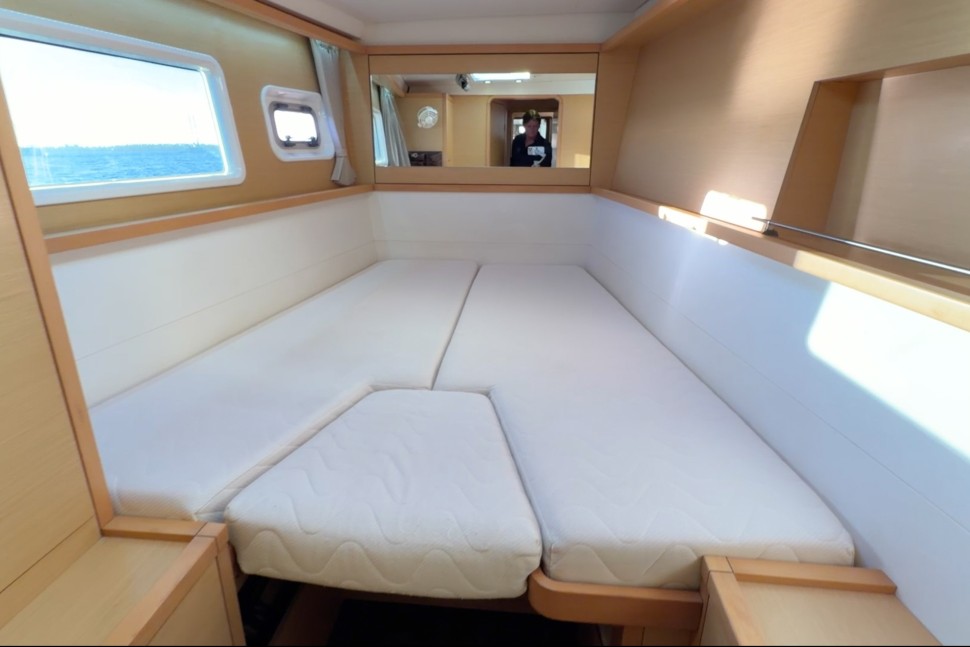 LAGOON 450F 38