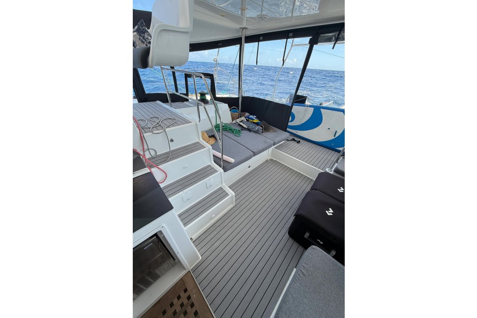 LAGOON 450S 6 cokpit