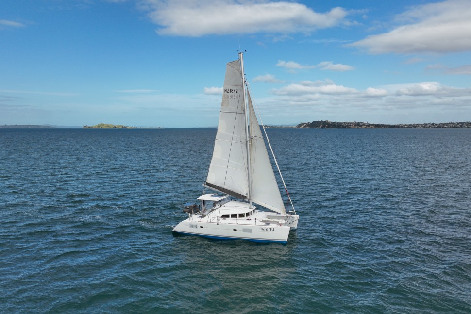 2011 | Lagoon 380 S2 image