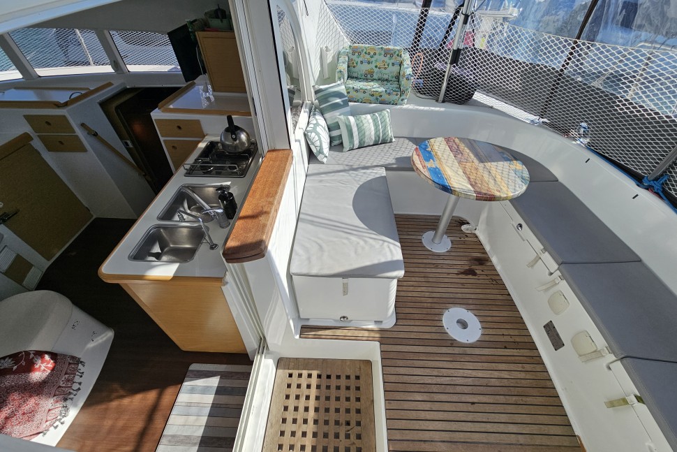 Lagoon 380 210 cockpit