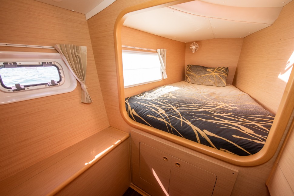 Lagoon 380 218 guest cabin