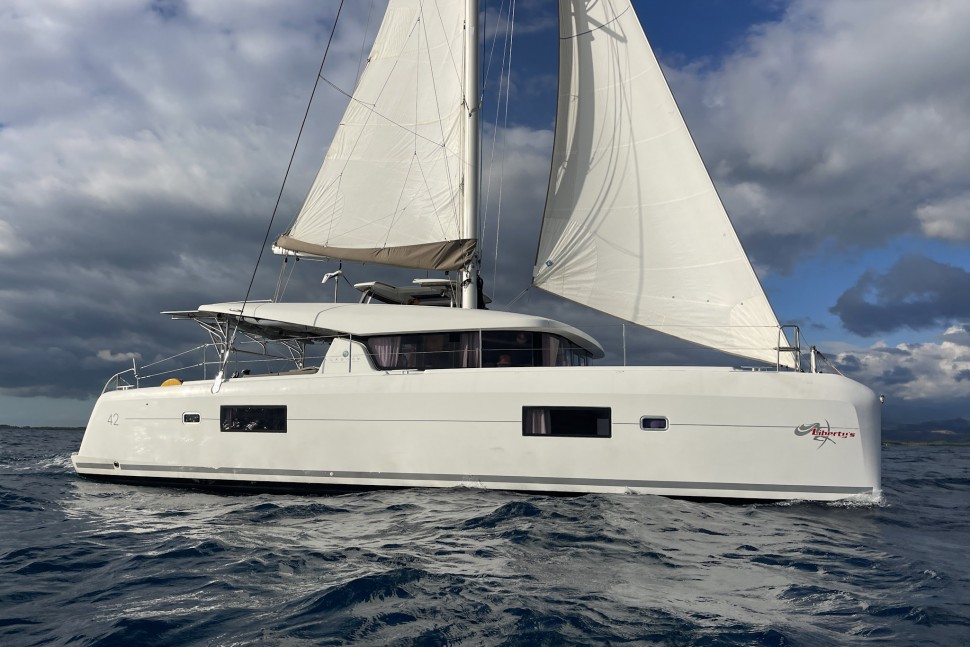 Lagoon 42 image