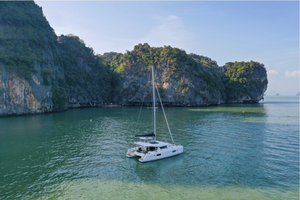 Lagoon 42 37