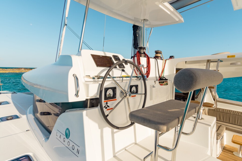 Lagoon 42 exterior 13