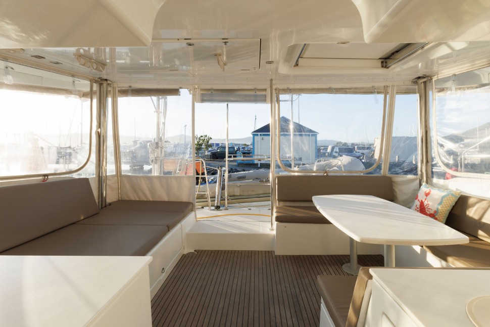Lagoon 450 11 Cockpit aft.jpg