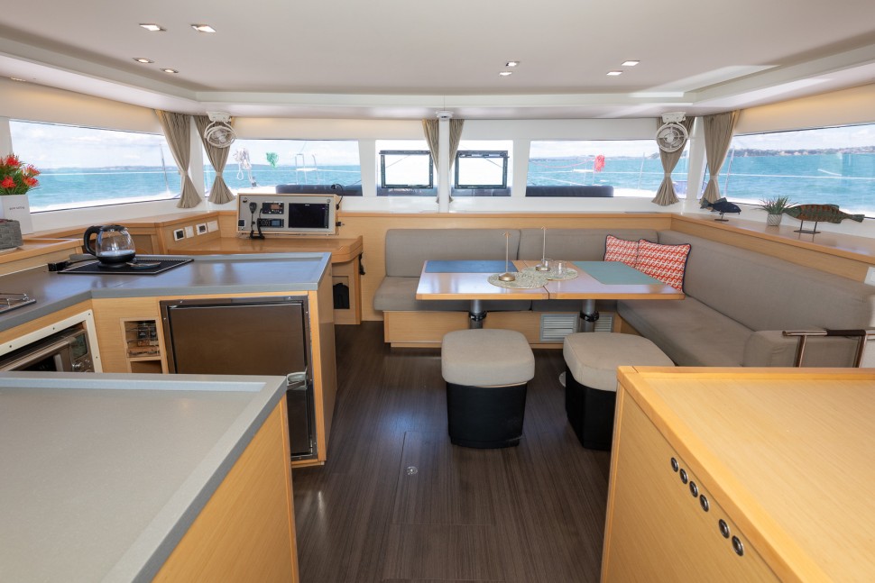 Lagoon 450S 13 Saloon