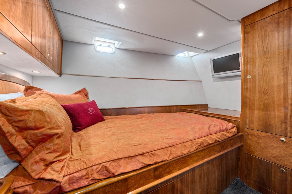 Marshall 60 12 Guest cabin.jpg