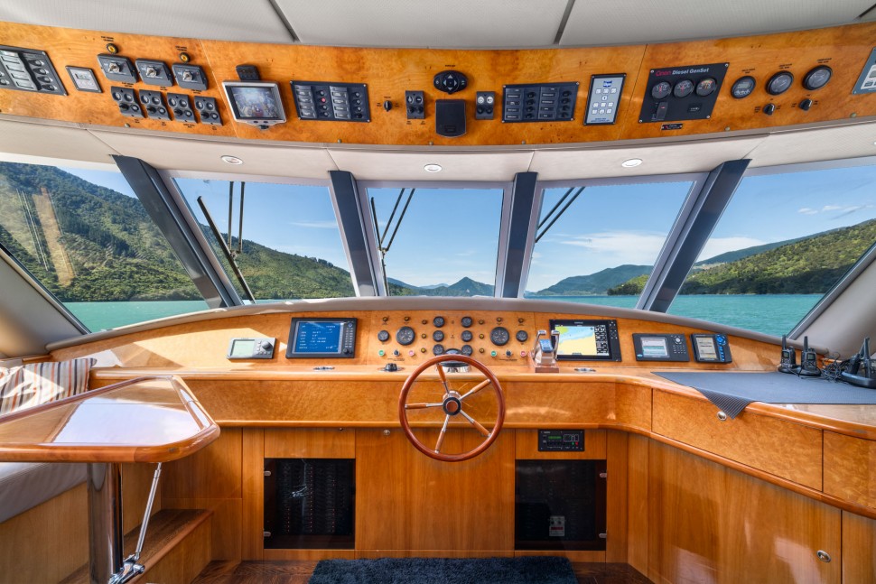 Marshall 60 8 Pilothouse fwd.jpg