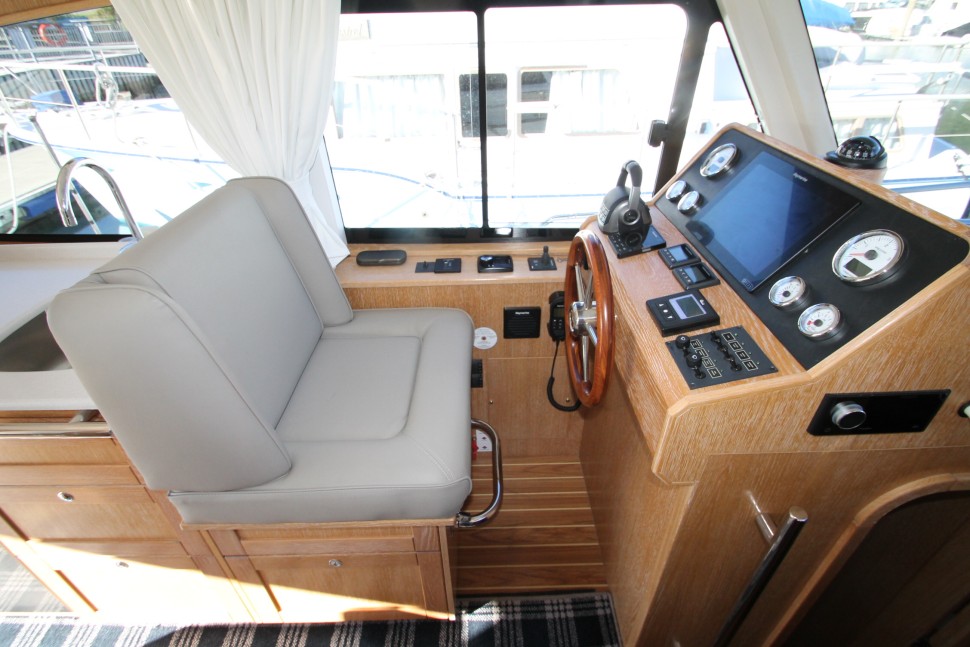 Menorquin 13 Helm seat.jpg