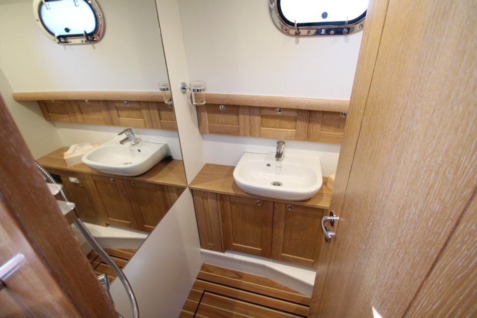 Menorquin 14 Vanity.jpg