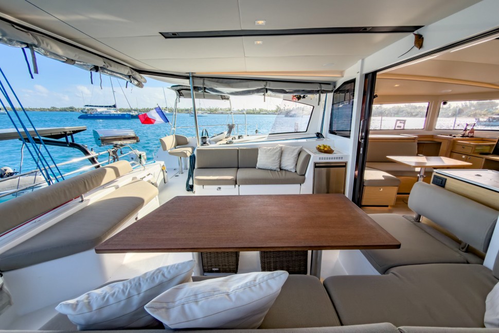 NAUTITECH 44 OPEN OWNER 3 CABIN 9