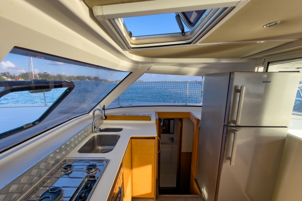 NAUTITECH OPEN 40 OWNER 4 CABINS 19