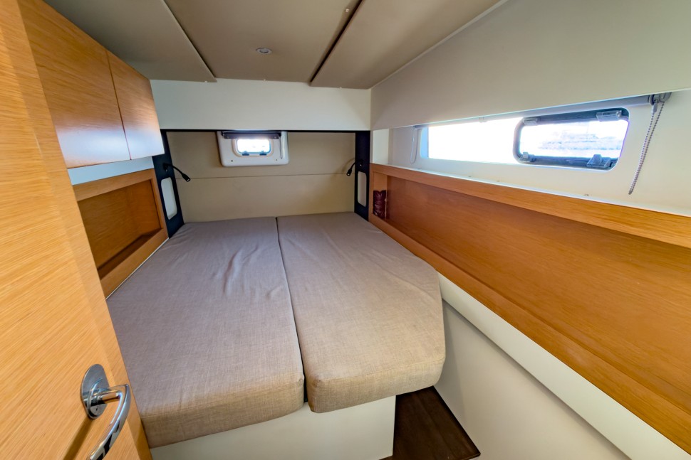NAUTITECH OPEN 40 OWNER 4 CABINS 9