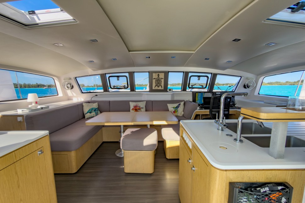 OUTREMER 51 12