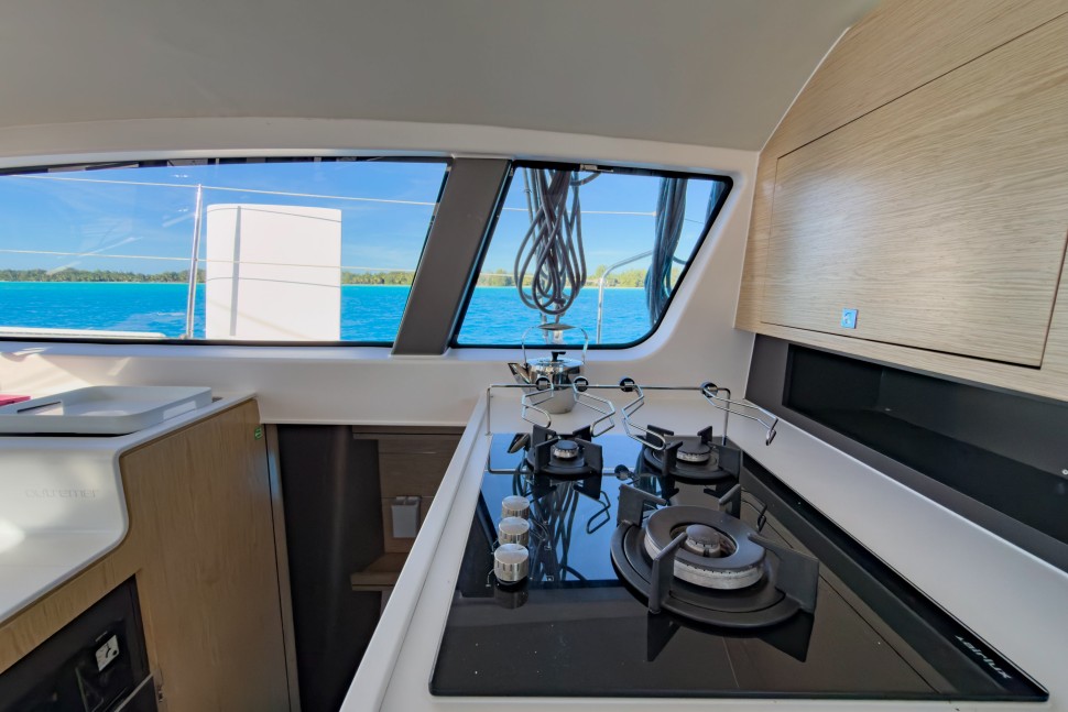 OUTREMER 51 30