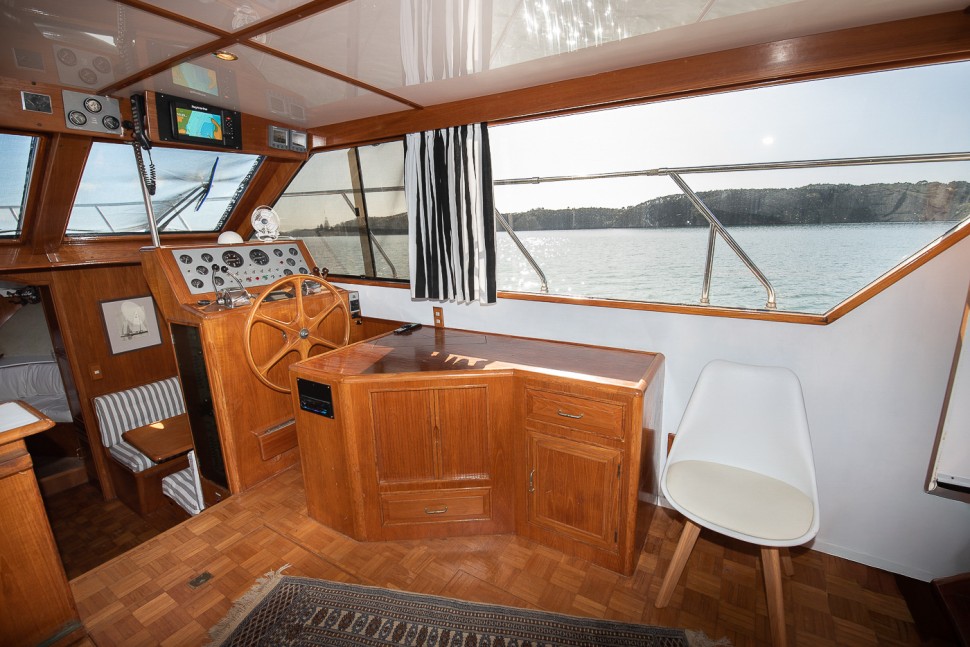 Ocean Alexander 46 Xanthe 10 helm