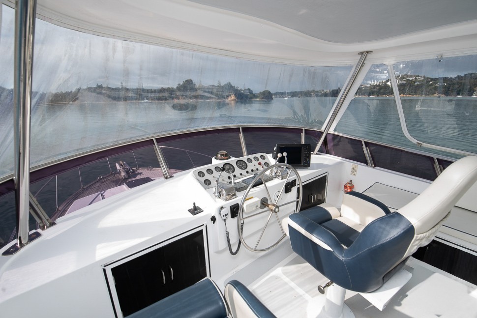 Ocean Alexander 46 Xanthe 7 helm