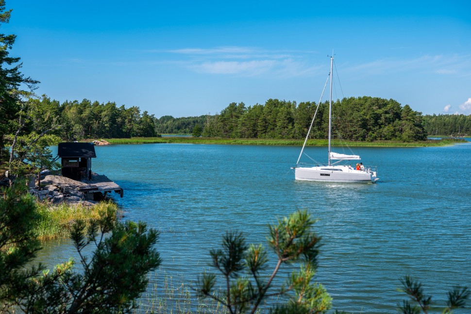 Oceanis 30.1 Beneteau Anchored 