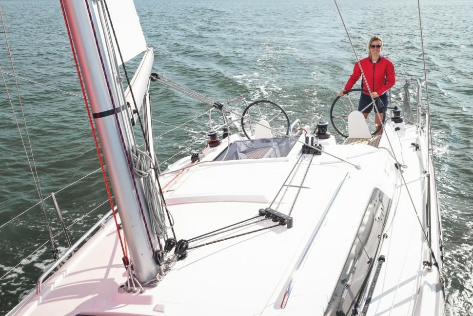 Oceanis 30.1 Beneteau Under sail deck 