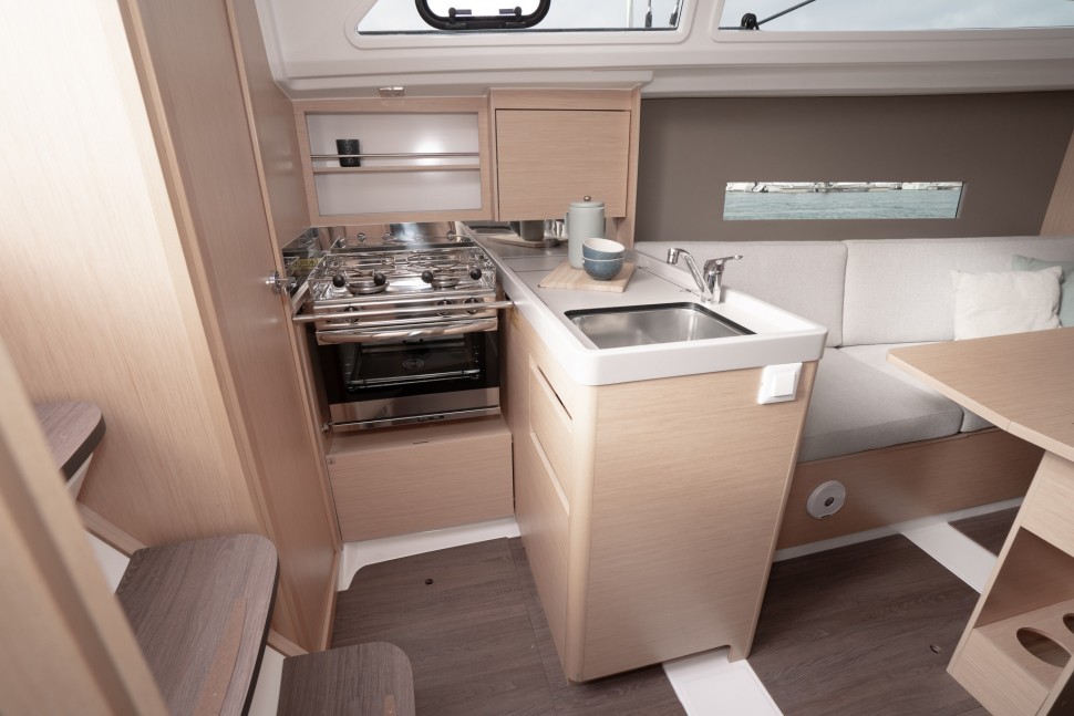 Oceanis 30.1 Beneteau interior Galley sink stove 