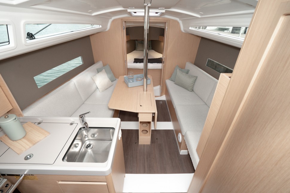 Oceanis 30.1 Beneteau interior galley saloon