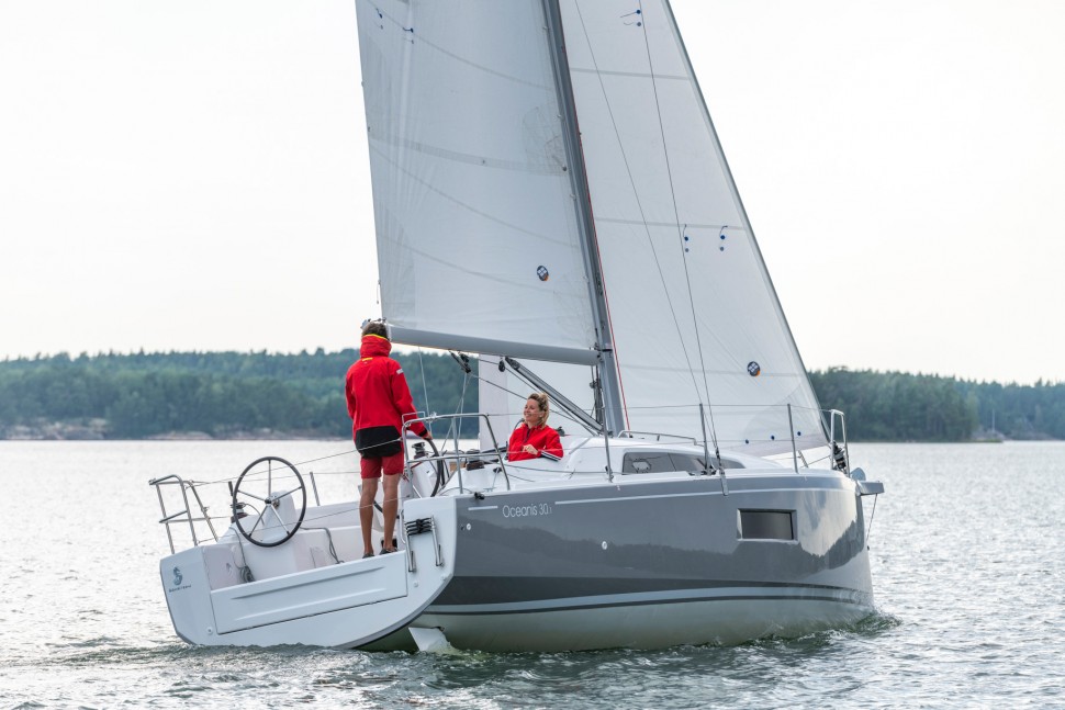 Oceanis 30.1 Beneteau navigation 16