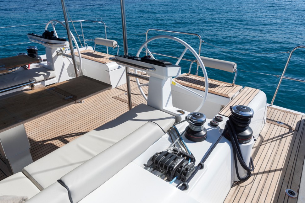 Oceanis Yacht 54 equipment 1