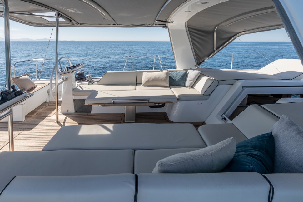 Oceanis Yacht 54 exterior 4