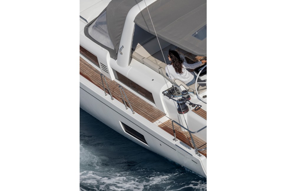 Oceanis Yacht 54 navigation 3