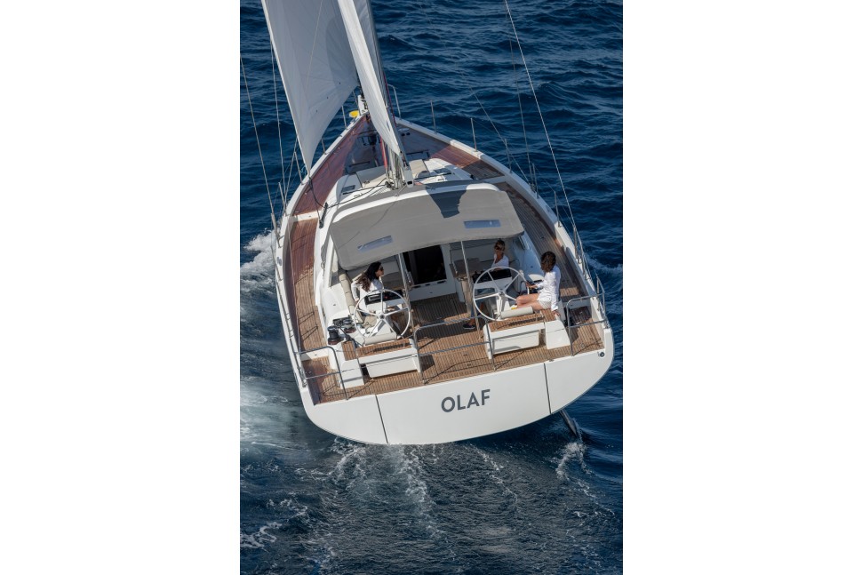 Oceanis Yacht 54 navigation 5