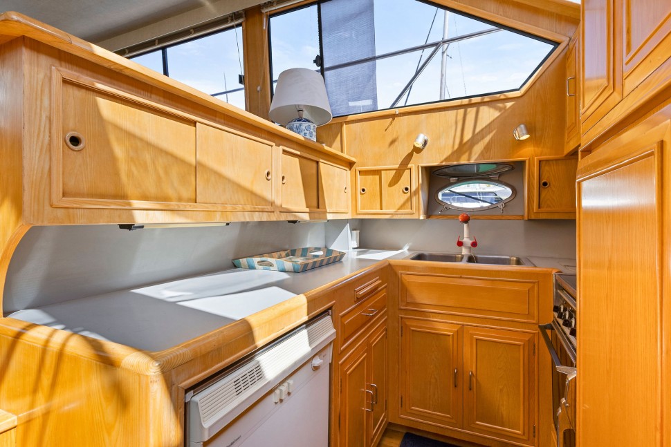 Oceans Alexander 12 Galley aft.jpg