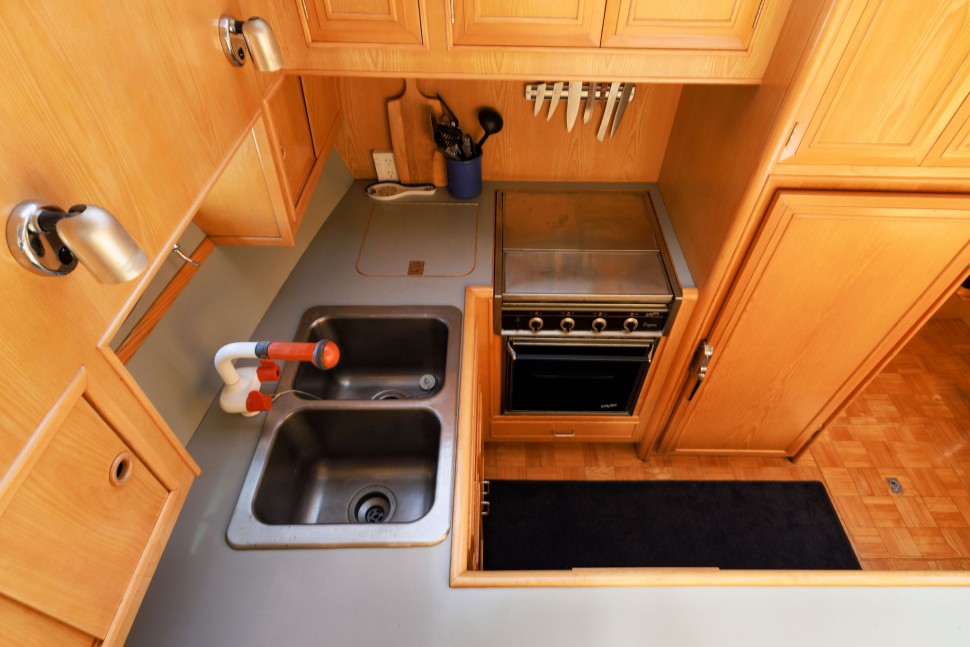 Oceans Alexander 13 Stove.jpg