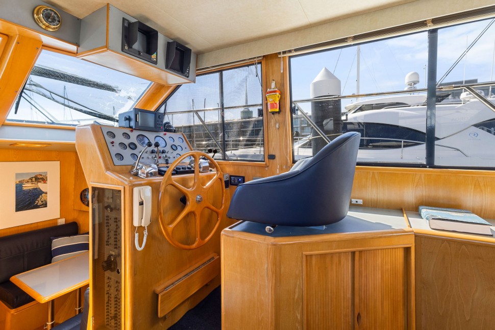 Oceans Alexander 8 Lower helm.jpg