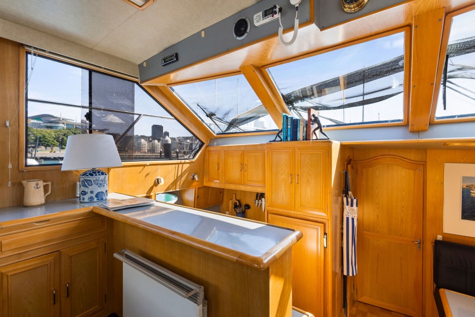 Oceans Alexander 9 Saloon bench.jpg