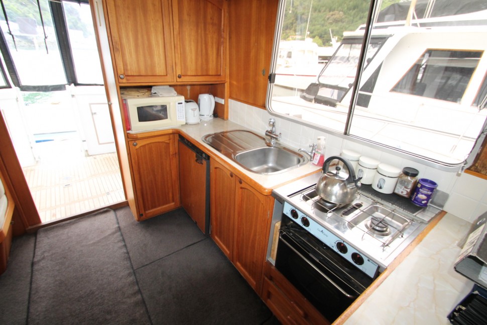 Pelin Crusader 12 saloon port aft