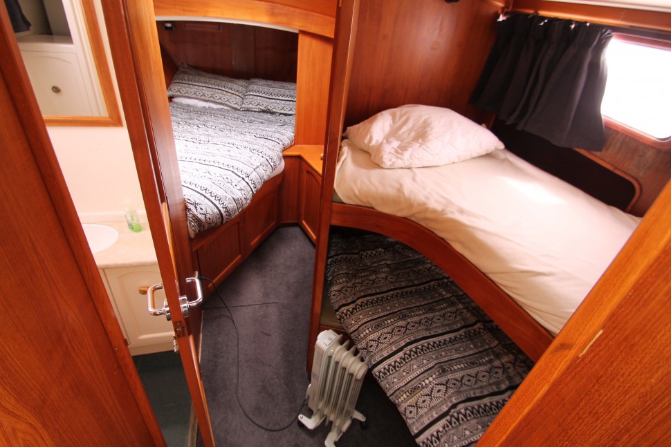 Pelin Crusader 16 fwd accommodation