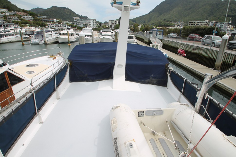 Pelin Crusader 3 flybridge fwd