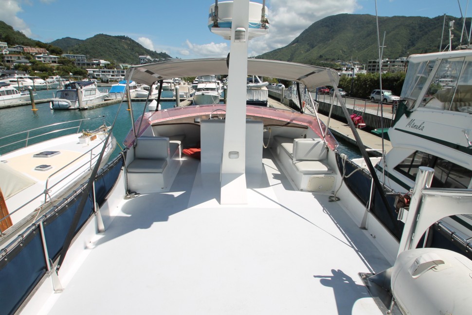 Pelin Crusader 7 Flybridge fwd.jpg