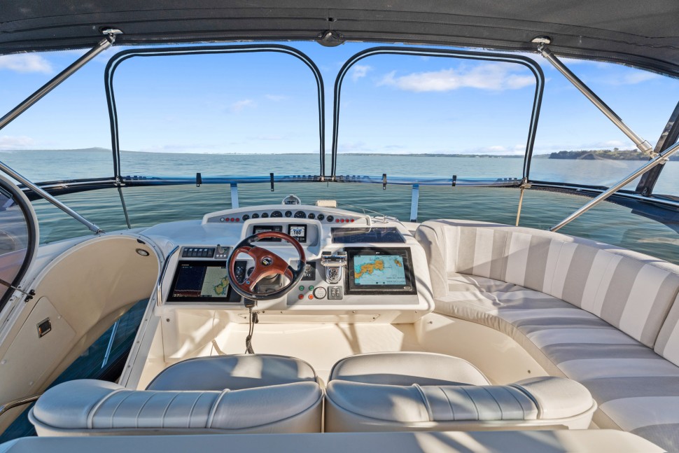 Princess 57 8 Flybridge Helm
