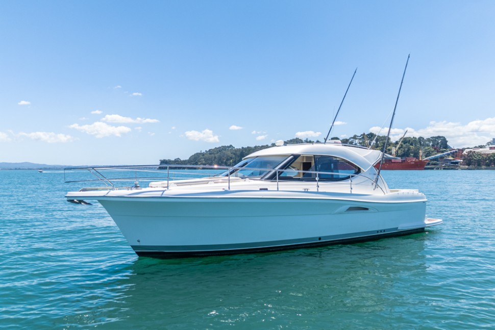 Riviera 3600 001 exterior