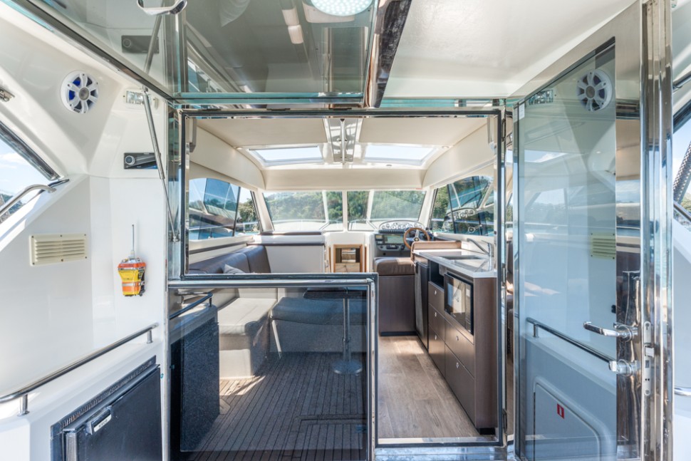 Riviera 3600 012 aft saloon2