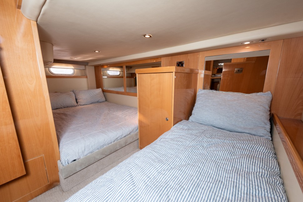 Riviera 43 Offshore 16 Guest Cabin