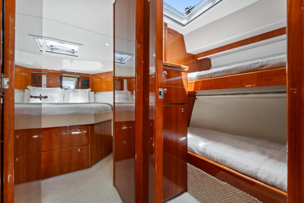 Riviera 4700 15 Hallway