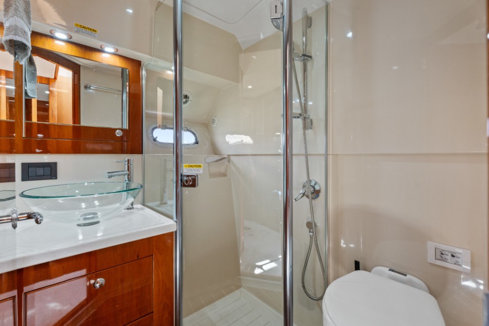 Riviera 4700 19 Bathroom