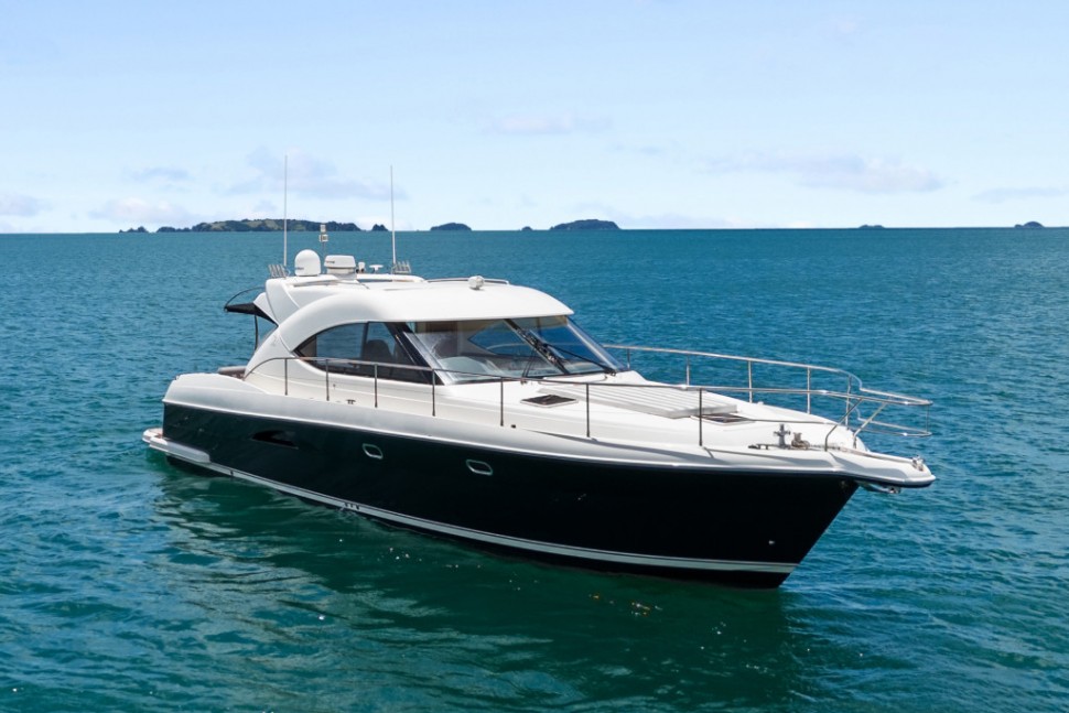 Riviera 4700 4 Exterior Starboard